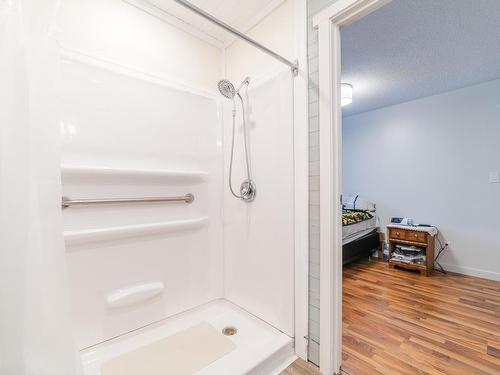 723 Airport Road, Kenora, ON - Indoor Photo Showing Bathroom