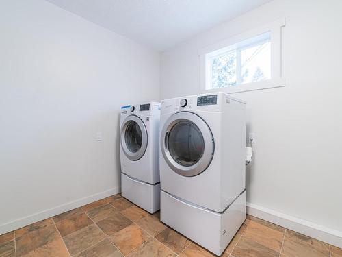 723 Airport Road, Kenora, ON - Indoor Photo Showing Laundry Room