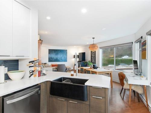 1301-27 Island Hwy South, Campbell River, BC - Indoor Photo Showing Kitchen With Double Sink