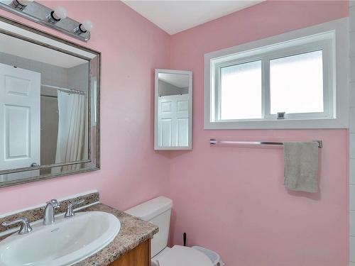 2074 Dover St, Sooke, BC - Indoor Photo Showing Bathroom