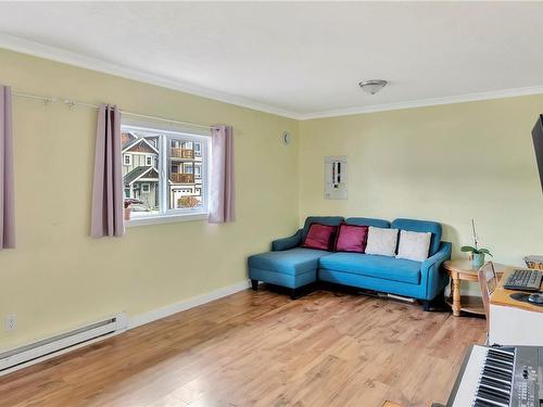 2074 Dover St, Sooke, BC - Indoor Photo Showing Living Room