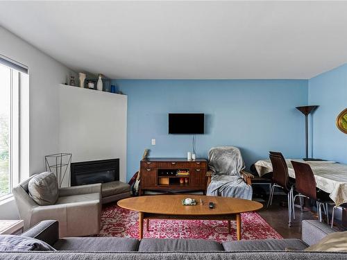 206-932 Johnson St, Victoria, BC - Indoor Photo Showing Living Room