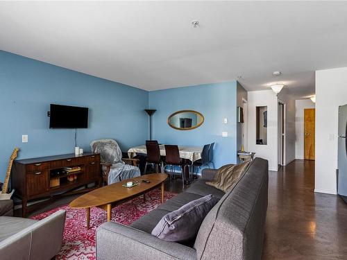 206-932 Johnson St, Victoria, BC - Indoor Photo Showing Living Room