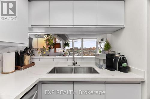 706 - 75 King Street E, Mississauga, ON - Indoor Photo Showing Kitchen With Double Sink