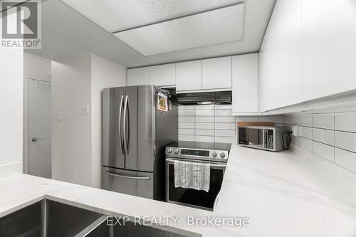 706 - 75 King Street E, Mississauga, ON - Indoor Photo Showing Kitchen