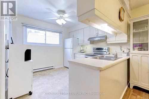 12 - 960 Warwick Court, Burlington, ON - Indoor Photo Showing Kitchen With Double Sink