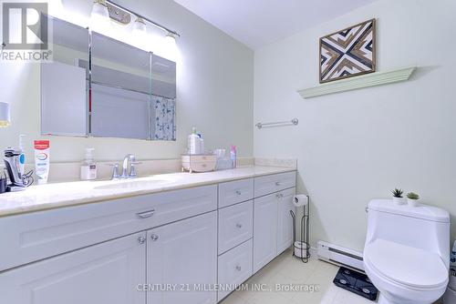 12 - 960 Warwick Court, Burlington, ON - Indoor Photo Showing Bathroom