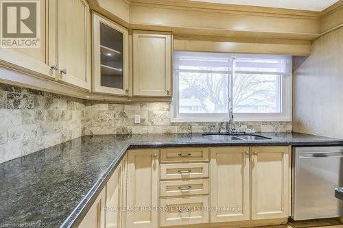 29 - 1135 Mccraney Street E, Oakville, ON - Indoor Photo Showing Kitchen With Double Sink