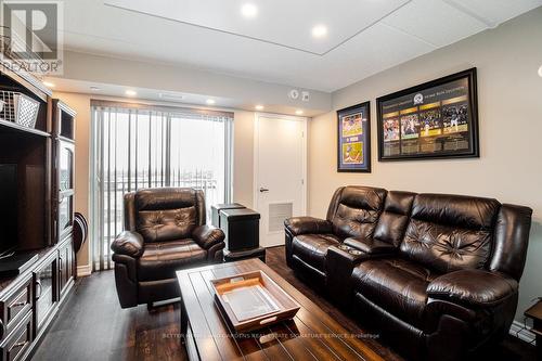 907 - 716 Main Street E, Milton, ON - Indoor Photo Showing Living Room