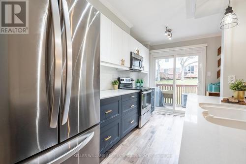 34 Corey Circle, Halton Hills, ON - Indoor Photo Showing Kitchen With Upgraded Kitchen