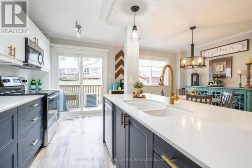 34 Corey Circle, Halton Hills, ON - Indoor Photo Showing Kitchen With Double Sink