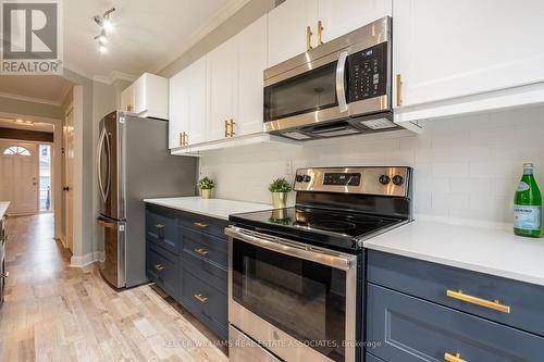 34 Corey Circle, Halton Hills, ON - Indoor Photo Showing Kitchen With Upgraded Kitchen