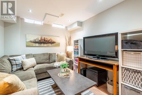 34 Corey Circle, Halton Hills, ON - Indoor Photo Showing Living Room