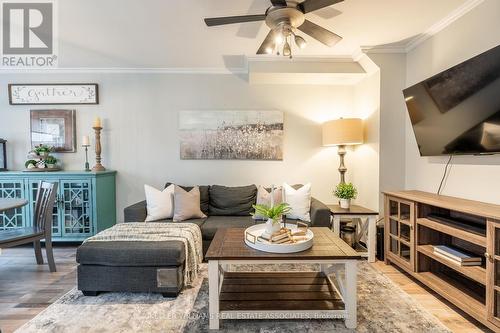 34 Corey Circle, Halton Hills, ON - Indoor Photo Showing Living Room