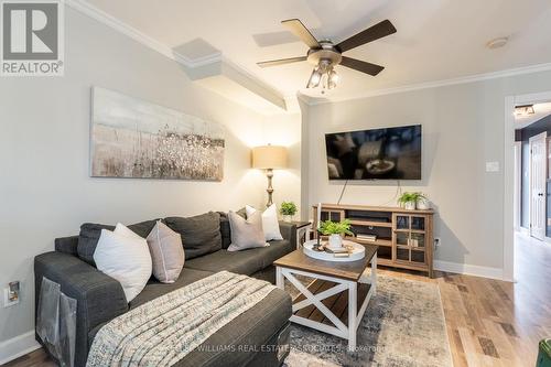 34 Corey Circle, Halton Hills, ON - Indoor Photo Showing Living Room