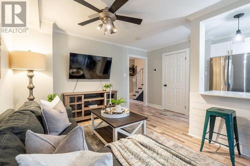 34 Corey Circle, Halton Hills, ON - Indoor Photo Showing Living Room