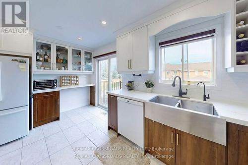 2423 Ravinebrook Crescent, Oakville, ON - Indoor Photo Showing Kitchen