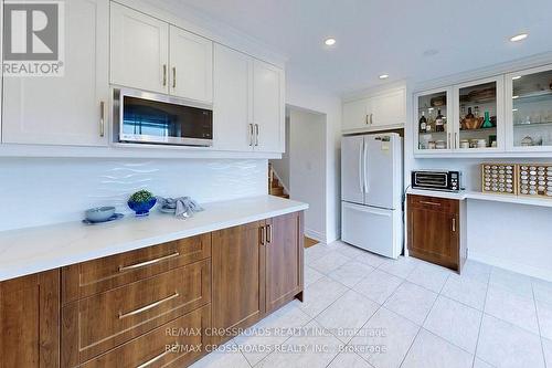 2423 Ravinebrook Crescent, Oakville, ON - Indoor Photo Showing Kitchen