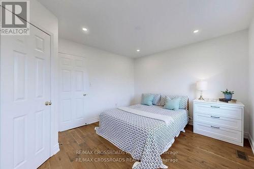 2423 Ravinebrook Crescent, Oakville, ON - Indoor Photo Showing Bedroom