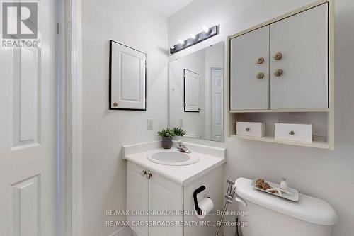 2423 Ravinebrook Crescent, Oakville, ON - Indoor Photo Showing Bathroom