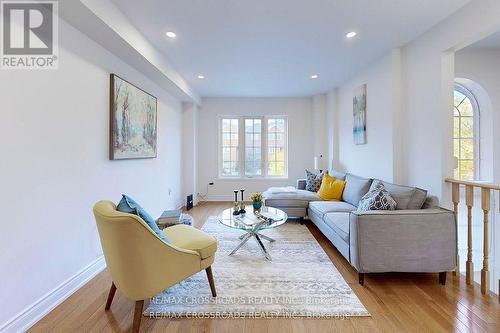 2423 Ravinebrook Crescent, Oakville, ON - Indoor Photo Showing Living Room