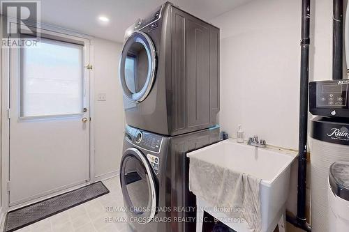 2423 Ravinebrook Crescent, Oakville, ON - Indoor Photo Showing Laundry Room