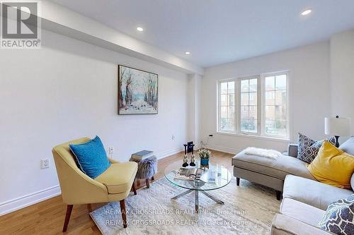 2423 Ravinebrook Crescent, Oakville, ON - Indoor Photo Showing Living Room