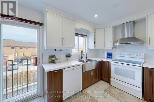 2423 Ravinebrook Crescent, Oakville, ON - Indoor Photo Showing Kitchen With Double Sink