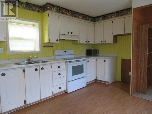 77-7624 Duncan Street, Powell River, BC - Indoor Photo Showing Kitchen With Double Sink