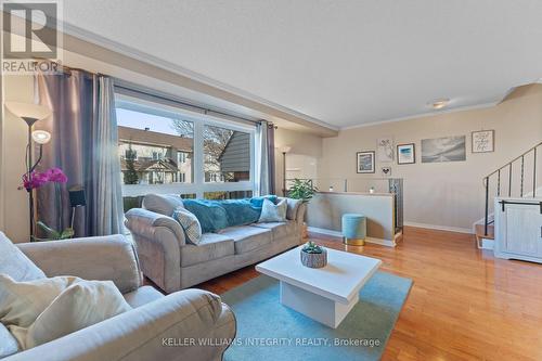 210 - 36D Forester Crescent, Ottawa, ON - Indoor Photo Showing Living Room