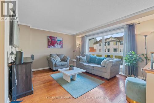 210 - 36D Forester Crescent, Ottawa, ON - Indoor Photo Showing Living Room