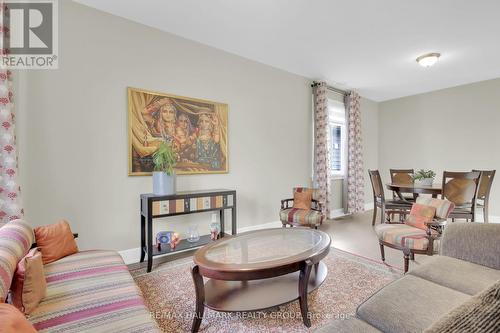 77 Axel Crescent, Ottawa, ON - Indoor Photo Showing Living Room