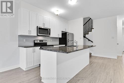 1023 Cedar Creek Drive, Ottawa, ON - Indoor Photo Showing Kitchen