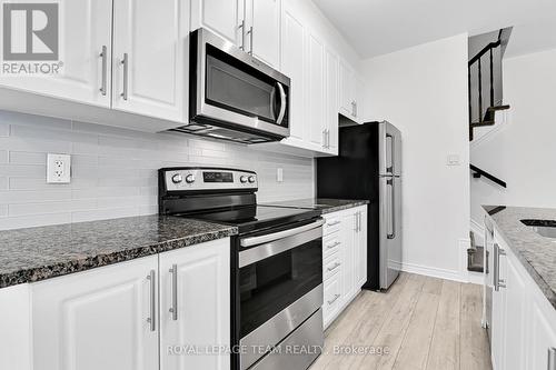 1023 Cedar Creek Drive, Ottawa, ON - Indoor Photo Showing Kitchen With Upgraded Kitchen