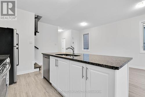 1023 Cedar Creek Drive, Ottawa, ON - Indoor Photo Showing Kitchen