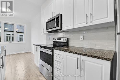 1023 Cedar Creek Drive, Ottawa, ON - Indoor Photo Showing Kitchen