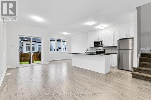 1023 Cedar Creek Drive, Ottawa, ON - Indoor Photo Showing Kitchen