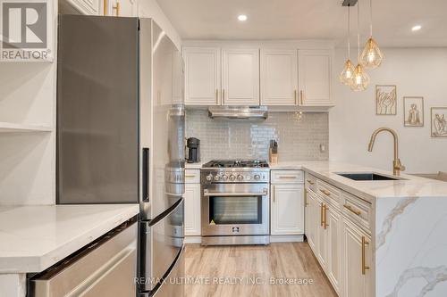 67 Glendale Avenue N, Hamilton, ON - Indoor Photo Showing Kitchen With Upgraded Kitchen