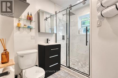 67 Glendale Avenue N, Hamilton, ON - Indoor Photo Showing Bathroom