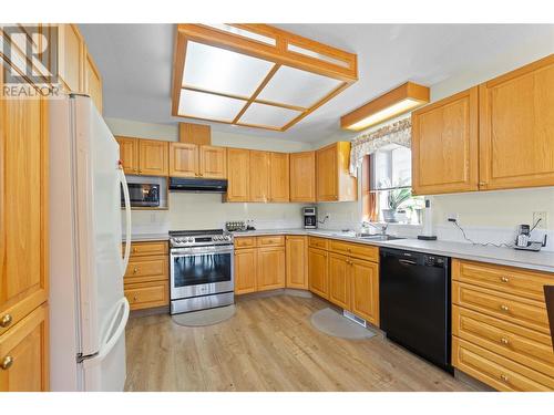 151 8 Avenue Sw Unit# 23, Salmon Arm, BC - Indoor Photo Showing Kitchen With Double Sink