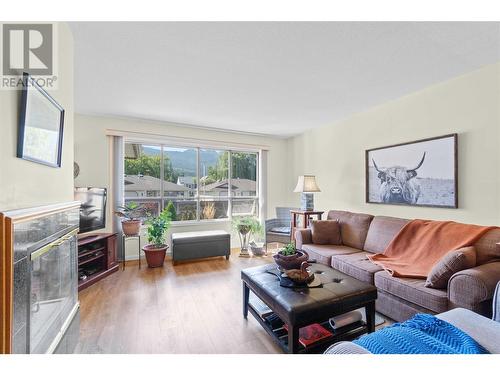 151 8 Avenue Sw Unit# 23, Salmon Arm, BC - Indoor Photo Showing Living Room