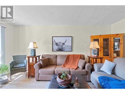 151 8 Avenue Sw Unit# 23, Salmon Arm, BC - Indoor Photo Showing Living Room