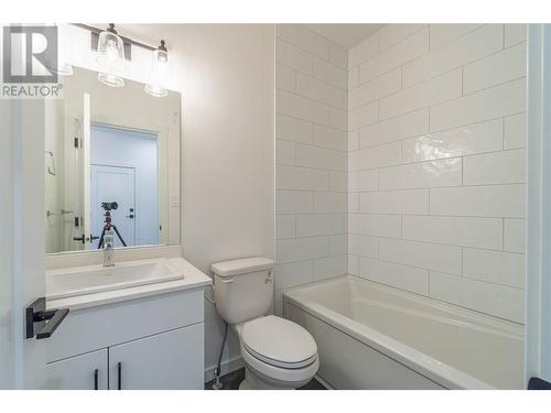 220 Shepherd Road Unit# 8, Chase, BC - Indoor Photo Showing Bathroom