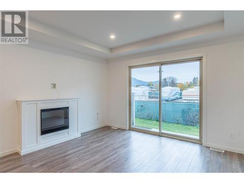 220 Shepherd Road Unit# 8, Chase, BC - Indoor Photo Showing Living Room With Fireplace