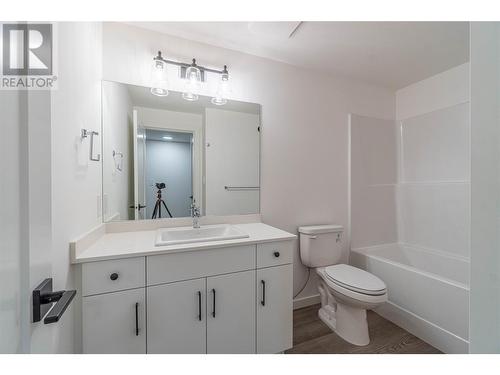 220 Shepherd Road Unit# 8, Chase, BC - Indoor Photo Showing Bathroom