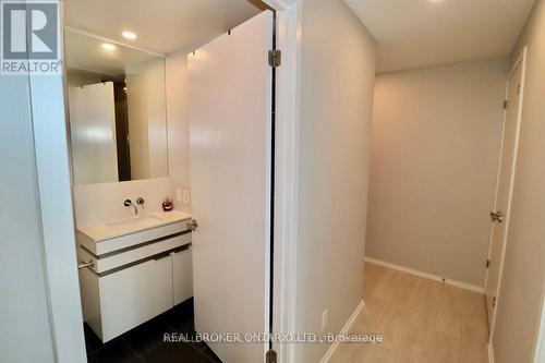 5902 - 197 Yonge Street, Toronto, ON - Indoor Photo Showing Bathroom