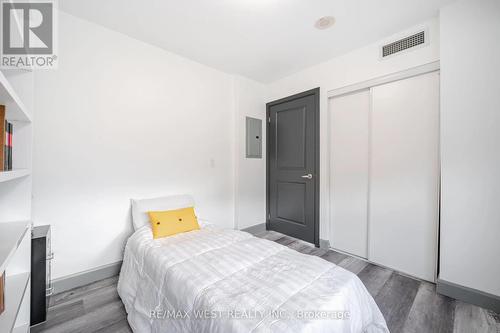 402 - 1235 Bayly Street, Pickering, ON - Indoor Photo Showing Bedroom