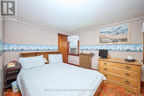 840 Ridge Road N, Fort Erie (335 - Ridgeway), ON - Indoor Photo Showing Bedroom