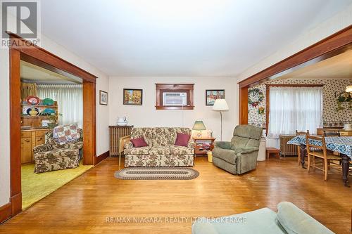 840 Ridge Road N, Fort Erie (335 - Ridgeway), ON - Indoor Photo Showing Living Room