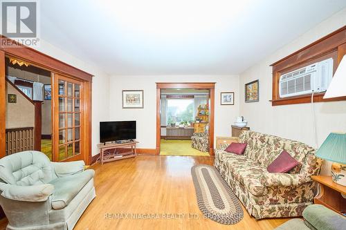 840 Ridge Road N, Fort Erie (335 - Ridgeway), ON - Indoor Photo Showing Living Room